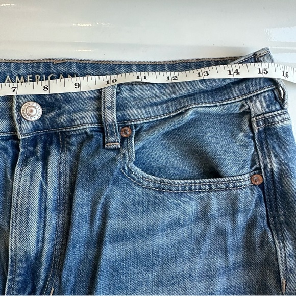 American Eagle Strigid Ripped Mom Jean Size 12 Long Medium Wash Distressed - Picture 5 of 9